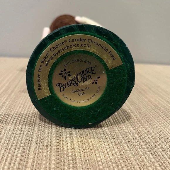 Byers Choice Carolers 1999. Girl with birds nest. - Picture 4 of 4